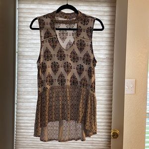 Sleeveless top, in great condition